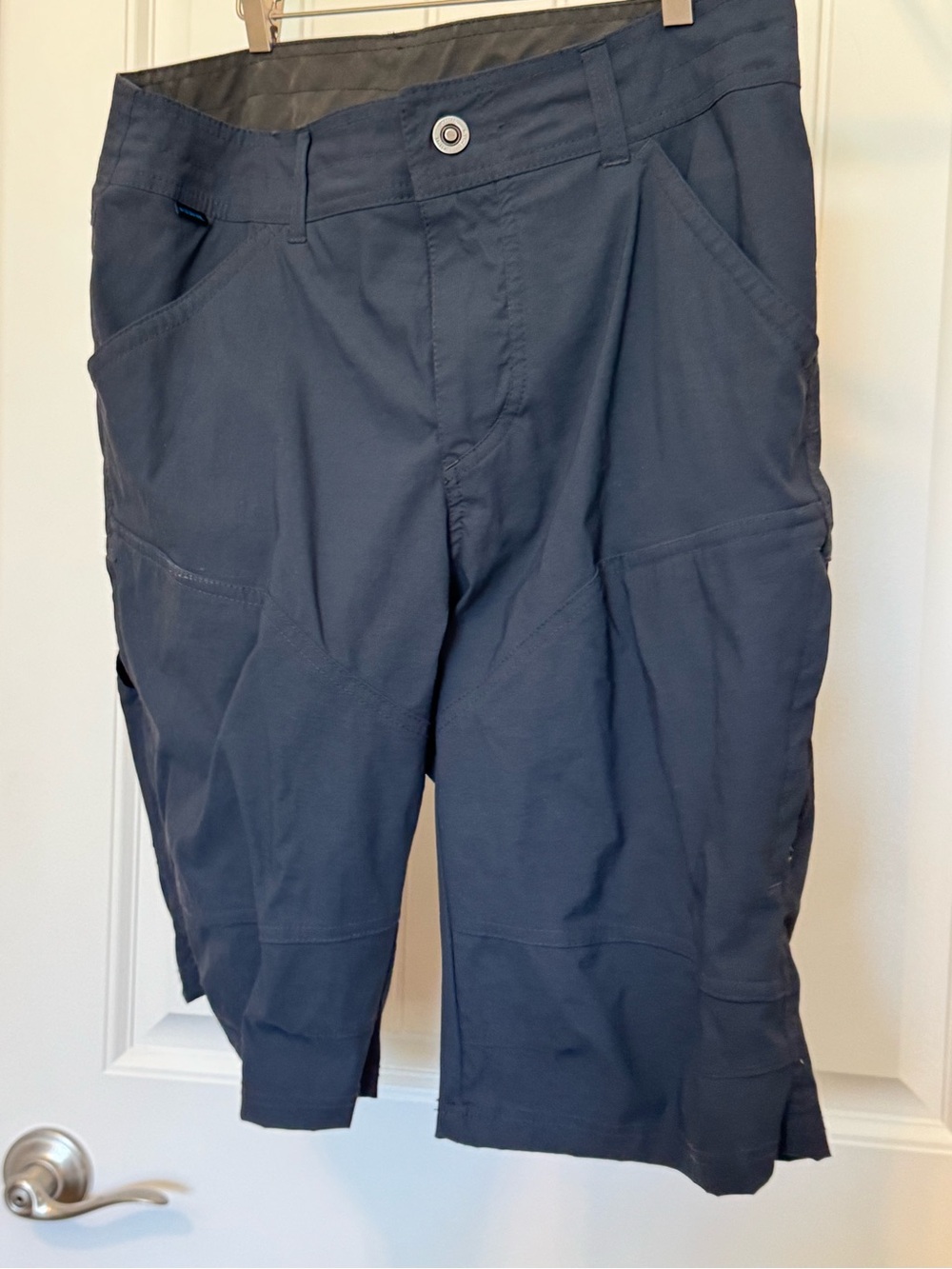 Men’s Navy Blue Cargo Shorts with Utility Pockets